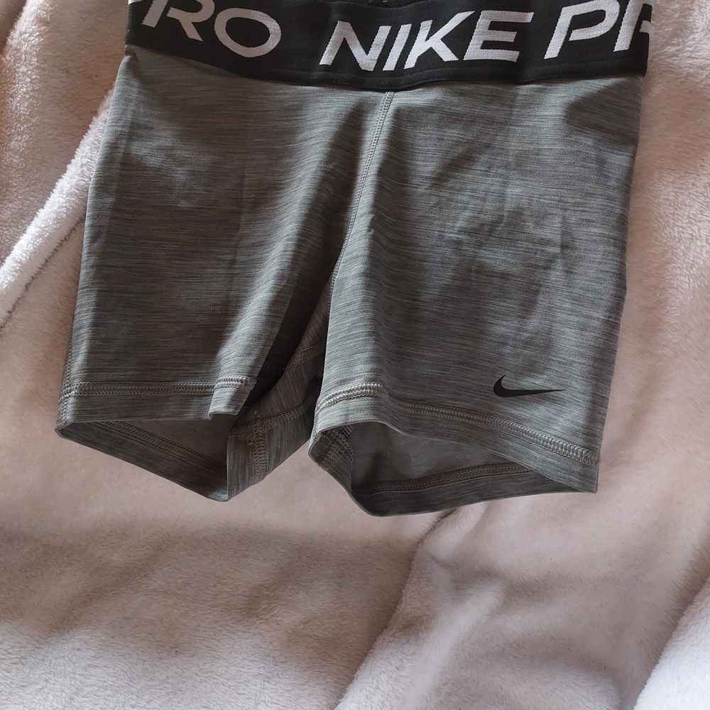 Nike Pro Gray Athletic Shorts for Performance